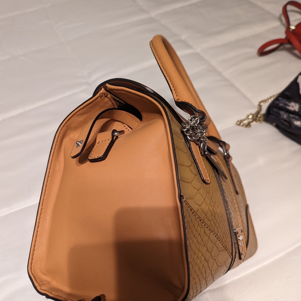 👜Guess Tote Bag - Picture 6 of 7